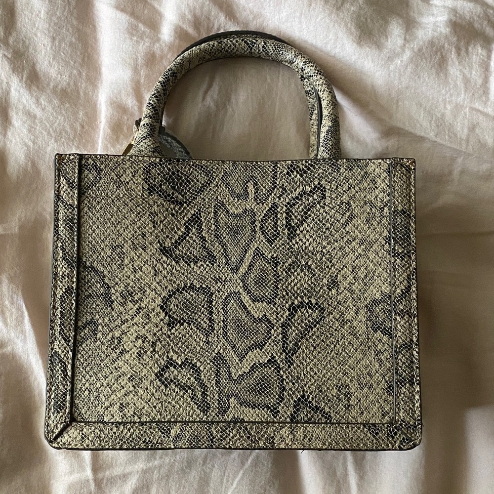 Stylish Express Snake Print Tote Bag
